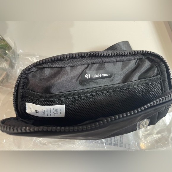 Lululemon Everywhere Belt Bag 1L - Picture 9 of 9